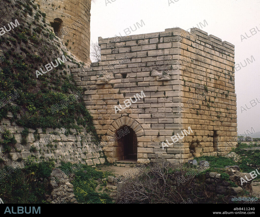 FOSO DE LA FORTALEZA MEDIEVAL CONSTRUIDA POR LA ORDEN DE LOS CABALLEROS HOSPITALARIOS- S XII/XIII.