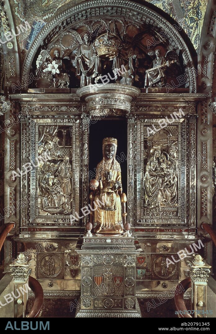 VIRGEN DE MONTSERRAT "LA MORENETA" TALLA EN MADERA ROMANICA DE FINALES DEL SIGLO XII.