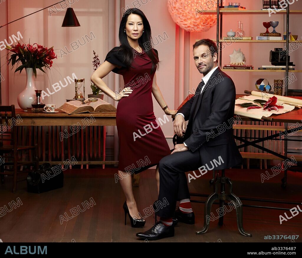 JONNY LEE MILLER and LUCY LIU in ELEMENTARY, 2012, directed by JOHN POLSON. Copyright CBS TELEVISION.