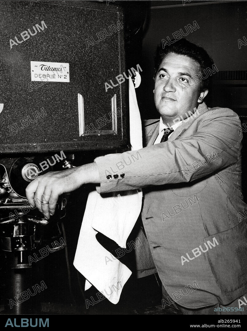 FEDERICO FELLINI en ALMAS SIN CONCIENCIA, 1955 (IL BIDONE), dirigida por FEDERICO FELLINI. Copyright TITANUS.