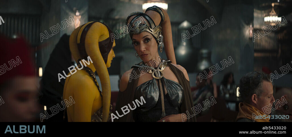 JENNIFER BEALS in THE BOOK OF BOBA FETT, 2021, directed by BRYCE DALLAS HOWARD, DAVE FILONI, JON FAVREAU and ROBERT RODRIGUEZ. Copyright LUCASFILM.