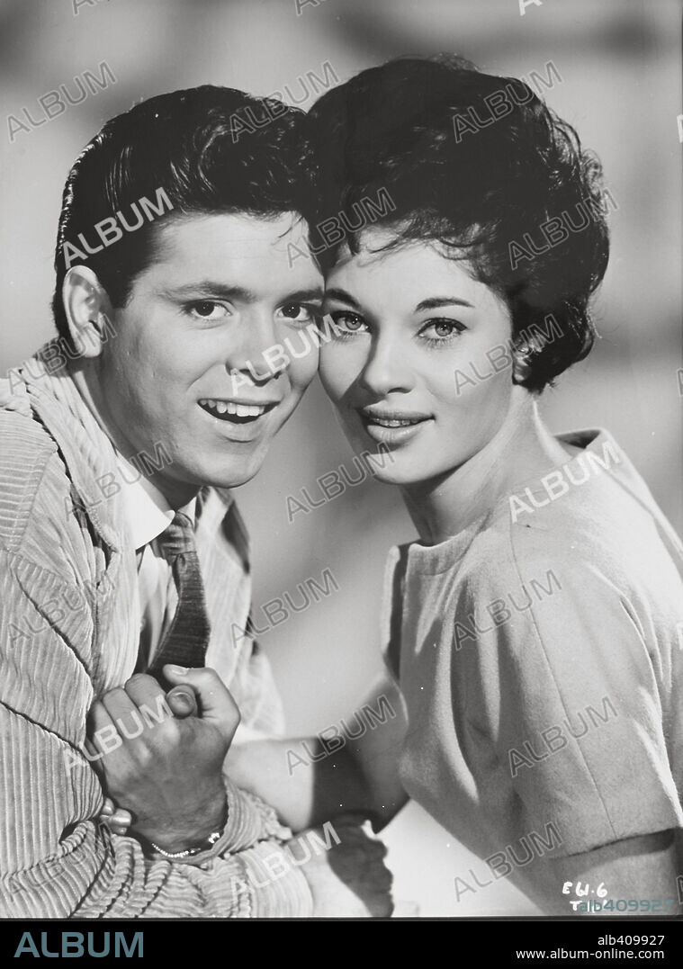 CAROLE GRAY y CLIFF RICHARD en LOS AÑOS JÓVENES, 1961 (THE YOUNG ONES), dirigida por SIDNEY J. FURIE. Copyright ASSOCIATED BRITISH PICTURES.