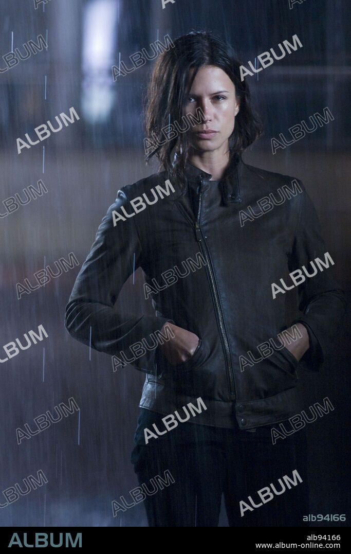 RHONA MITRA in DOOMSDAY, 2008, directed by NEIL MARSHALL. Copyright CRYSTAL SKY PICTURES/INTREPID PICTURES/MOONLIGHTING FILMS/ / MAIDMENT, JAY.