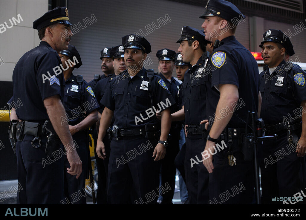 NICOLAS CAGE and MICHAEL PENA. MICHAEL PEÑA and NICOLAS CAGE in WORLD TRADE CENTER, 2006, directed by OLIVER STONE. Copyright PARAMOUNT PICTURES / DUHAMEL, FRANÇOIS.