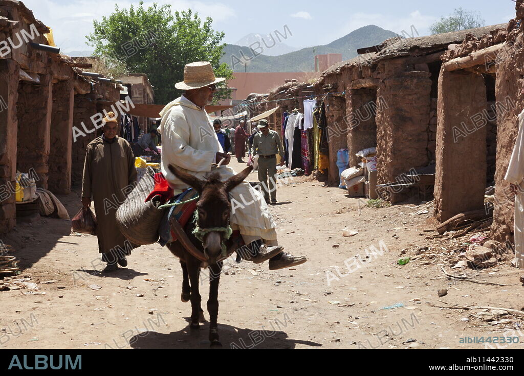 Monday Berber market, Tnine Ourika, Ourika Valley, Atlas Mountains, Morocco, North Africa, Africa.