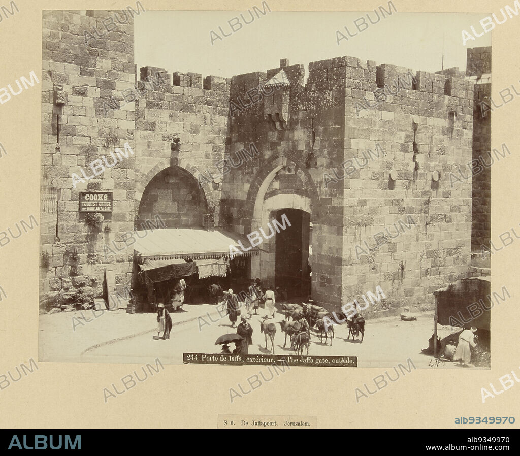 S 7. Inside the walls of Jerusalem, behind the Jaffa gate. (title on object)1038 Rue de la porte de Jaffa a Jerusalem. - Street of the Jaffa gate at Jerusalem. (title on object), The photograph is part of the series of photographs from Israel, Palestine and Syria collected by Richard Polak., Bonfils (mentioned on object), Israël, c. 1895 - c. 1915, photographic support, paper, albumen print, height 272 mm × width 215 mmheight 556 mm × width 466 mm.