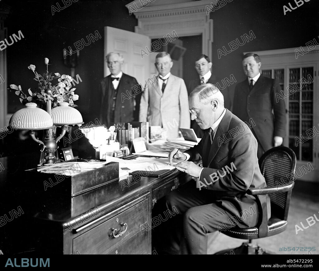President Woodrow Wilson signing the San Diego Expo bill circa 1910s.