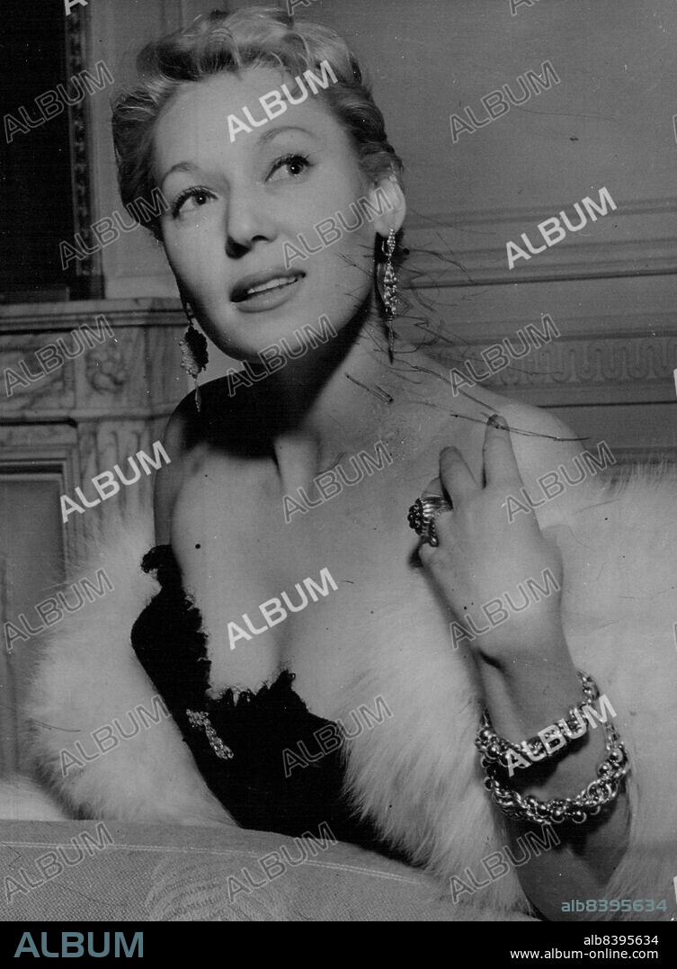 A Vamp Arrives To Spy For Russia (Though Only On the screen) -- Tilda Thamar.25-year-old Argentine Actress, Tilda Thamar, whose home is in Buenos Aires has arrived in London. She will take the part of the vamp and spy for Russia in a new British Film. March 14, 1952. (Photo by Paul popper, Paul Popper Ltd.).