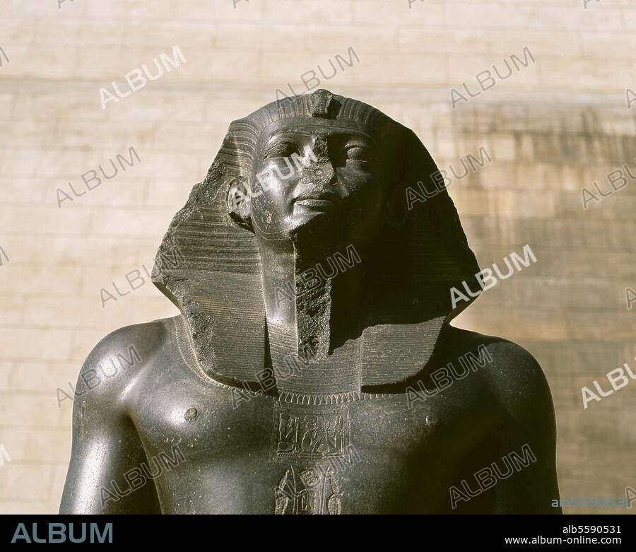 Amenemhet II, Egyptian Pharaoh of the. 12th dynastie; 1876-1842 BC. Statue of Amenemhet II in front of the Pergamon Museum in Berlin (partialview). Photo, March 1997. Berlin, SMB, Bodenmuseum.