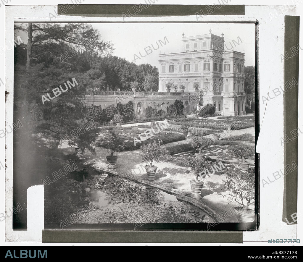 FRANCES BENJAMIN JOHNSTON. Villa Doria-Pamphili, Monteverde, Rome, Italy, 1925. House Architecture: Alessandro Algardi with Giovanni Francesco Grimaldi, 1645-1653. Landscape: Camillo Pamphili, completed by 1653.