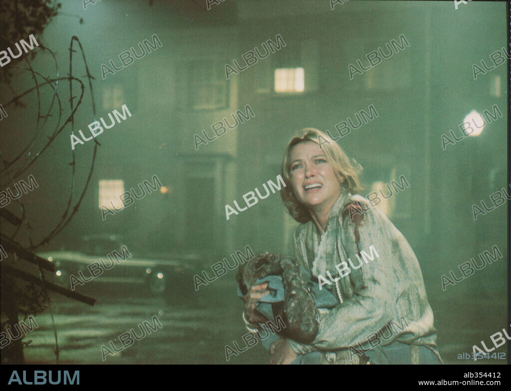 LOUISE FLETCHER en EXORCISTA II: EL HEREJE, 1977 (EXORCIST II: THE HERETIC), dirigida por JOHN BOORMAN. Copyright WARNER BROTHERS.