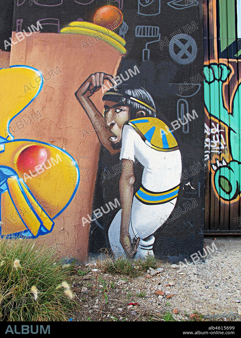 Caricatura de hombre egipcio rascándose la cabeza, graffiti mural, Mataró, provincia Barcelona, Barcelona en 2013.
