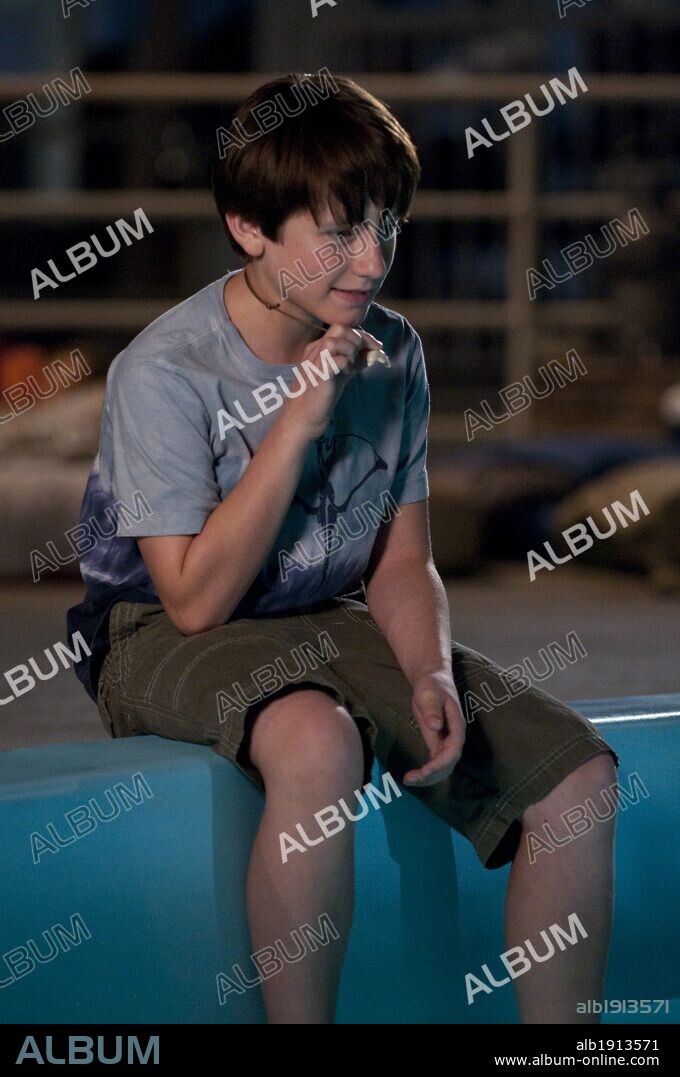 NATHAN GAMBLE en LA GRAN AVENTURA DE WINTER EL DELFIN, 2011 (DOLPHIN TALE), dirigida por CHARLES MARTIN SMITH. Copyright ALCON ENTERTAIMENT.