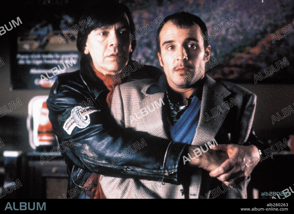 FERNANDO GUILLEN CUERVO y JOSEP MARIA FLOTATS en BOCA A BOCA, 1995, dirigida por MANUEL GOMEZ PEREIRA. Copyright SOGETEL/BOCABOCA PRODUCCIONES, S.A.