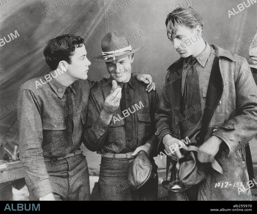 GARY COOPER en ALAS, 1927 (WINGS), dirigida por WILLIAM A. WELLMAN. Copyright PARAMOUNT PICTURES.