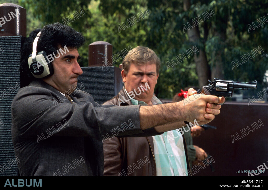 EUGENE LEVY and JOHN CANDY in ARMED AND DANGEROUS, 1986, directed by MARK L. LESTER. Copyright COLUMBIA PICTURES.
