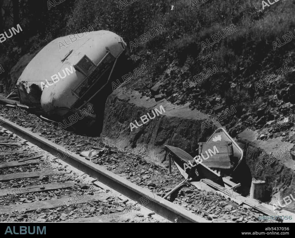 Tragic Level- Crossing smash at Hawkesbury River, NSW., when the Kempsey mail crashed into a bus at Hawkesbury River, NSW, on January 20, the roof of the bus, carved off as though with a knife, was hurled alongside the track two hundred yards from the scene of accident. January 25, 1944. (Photo by Associated Newspapers Ltd.).