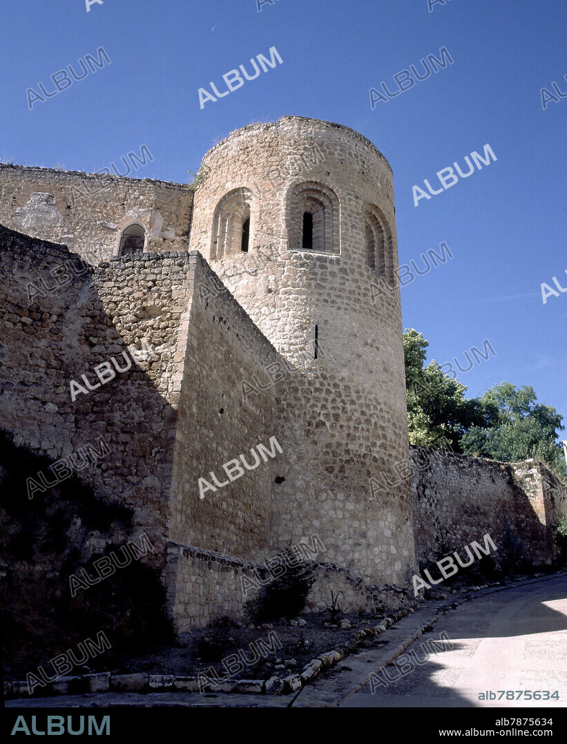 CASTILLO DE PEÑA BERMEJA - TORRE DEL HOMENAJE Y CAPILLA DE SANTA MARIA DEL CASTILLO - SIGLO XIII.