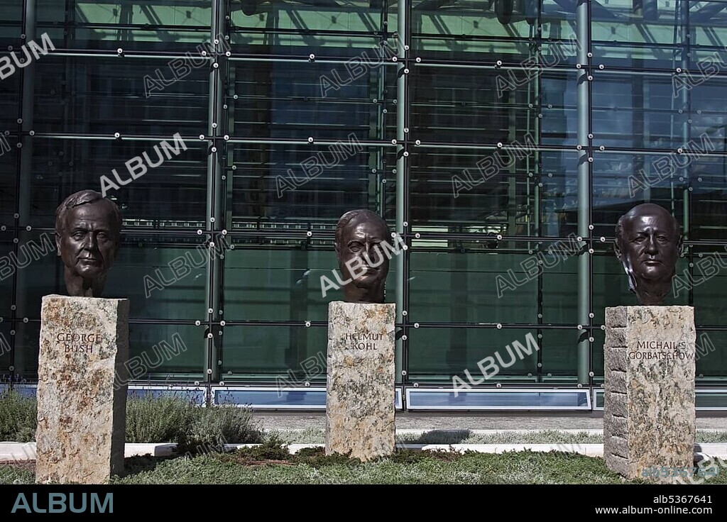 Monument to the fathers of reunification, former Chancellor Helmut Kohl, former U.S. President George Bush and Russia's former President Mikhail Gorbachev, Berlin, Germany, Europe.