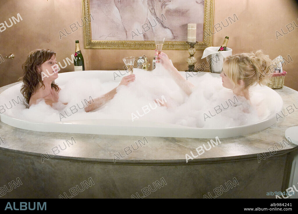 BRIDGET MOYNAHAN y HEATHER GRAHAM en LOS LÍOS DE GRAY, 2006 (GRAY MATTERS), dirigida por SUE KRAMER. Copyright ARCHER ENTERTAINMENT/BELLA FILMS/BOB YARI PRODUCTIONS.