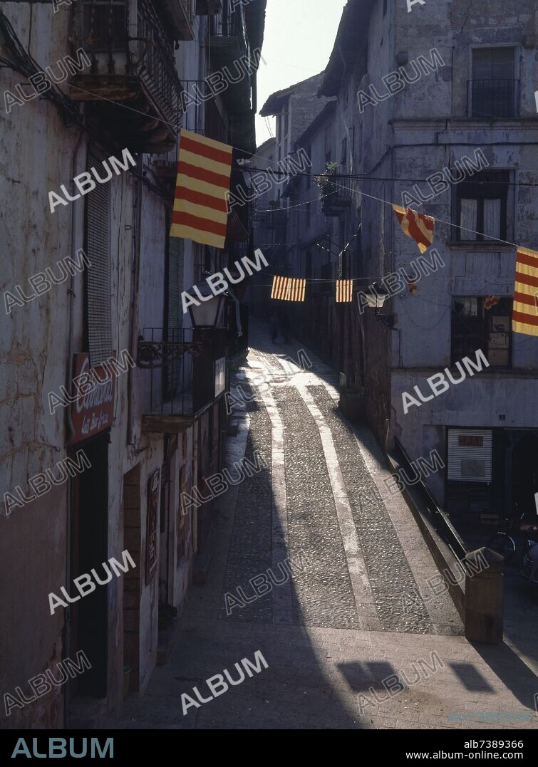 CALLE DE VALDERROBRES.