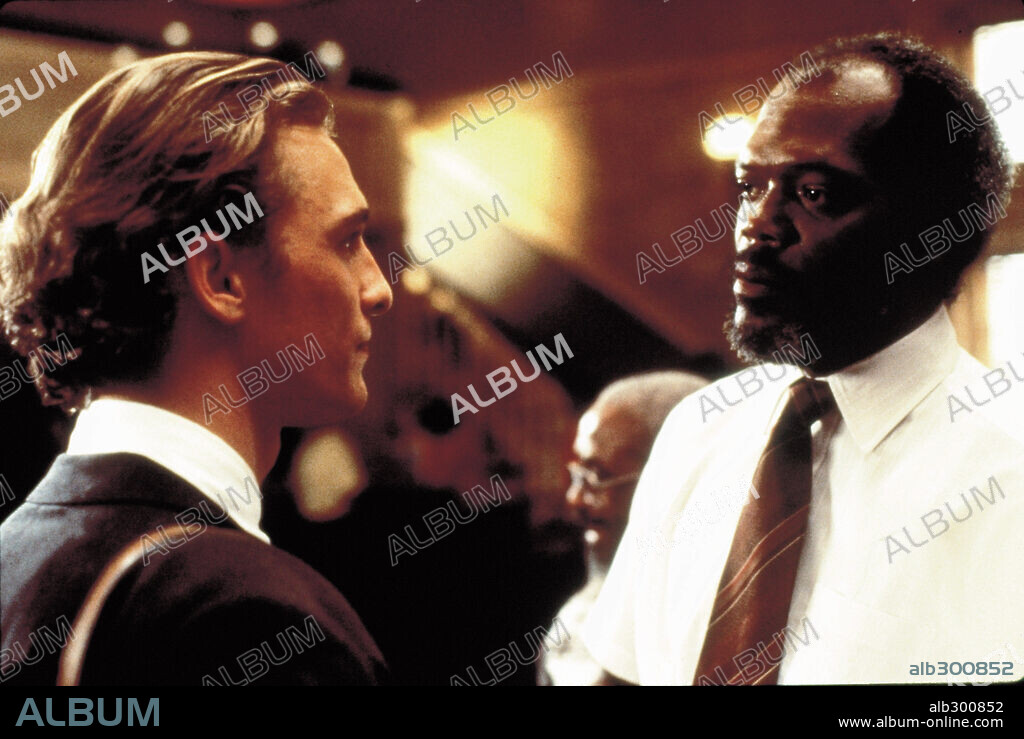 MATTHEW McCONAUGHEY and SAMUEL L. JACKSON in A TIME TO KILL, 1996, directed by JOEL SCHUMACHER. Copyright WARNER BROTHERS.