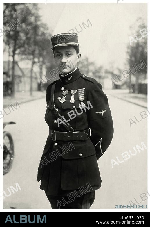Guynemer, Georges; franz. Kampfflieger im 1. Weltkrieg; Paris 24.12.1894-gefallen über Poelkapelle (Belgien) 11.9.1917.-Porträtaufnahme.-Aus dem Fotoalbum: "Guerre (contre) l'Allemagne" (Erster Weltkrieg, Frankreich, 1914-18), Nachlaß Maurice Levert.