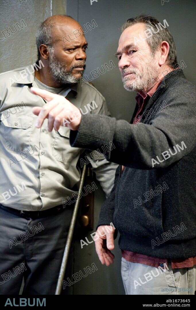 SAMUEL L. JACKSON and TOMMY LEE JONES in THE SUNSET LIMITED, 2011, directed by TOMMY LEE JONES. Copyright PROFESSOR PRODUCTIONS / JONES, DAWN.