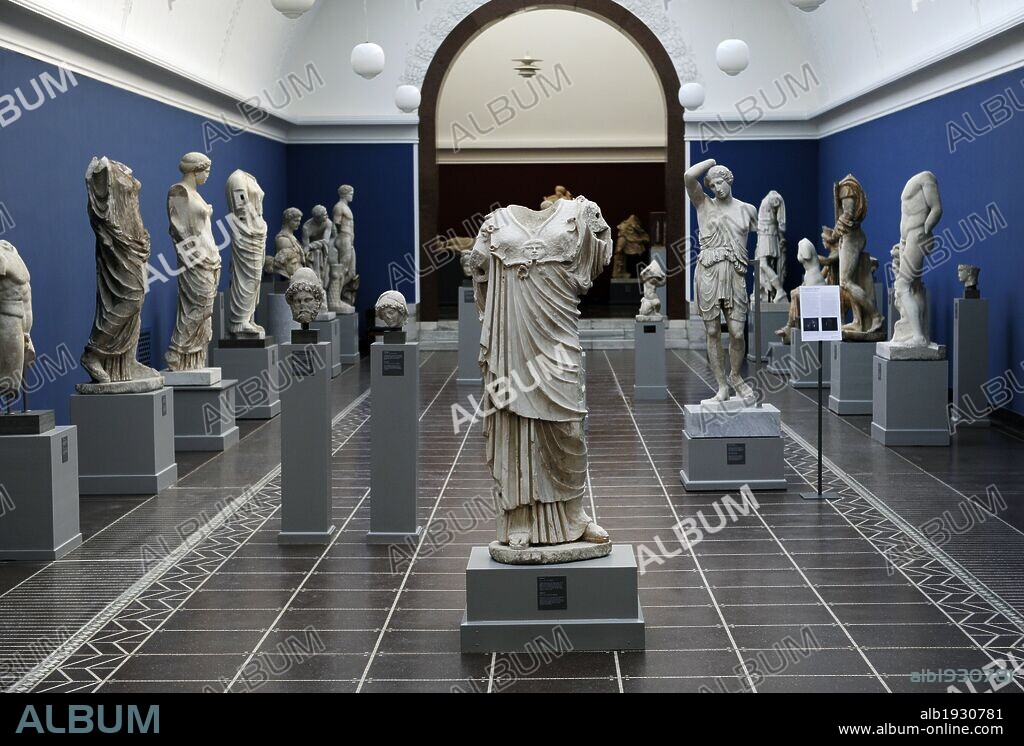 MUSEO CARLSBERG GLYPTOTEK. Sala dedicada a la escultura clásica. Copenhague. Dinamarca. Norte Europa.