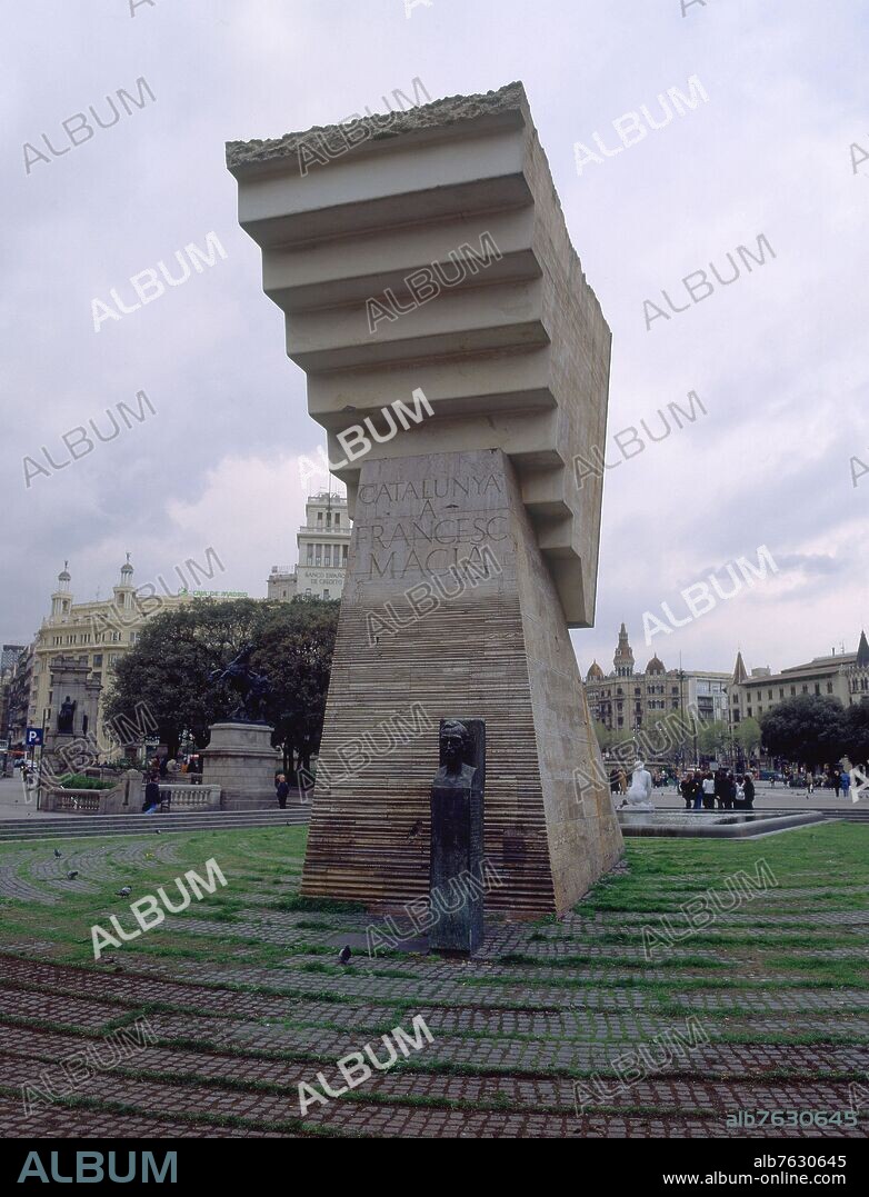JOSEP MARIA SUBIRACHS (1927-2014). MONUMENTO A FRANCESC MACIA I LLUSA EN LA PLAZA DE CATALUÑA CONSTRUIDO EN 1991  - FOTO AÑOS 00.