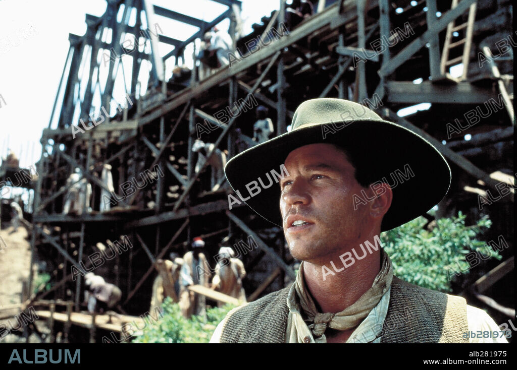 VAL KILMER in THE GHOST AND THE DARKNESS, 1996, directed by STEPHEN HOPKINS.