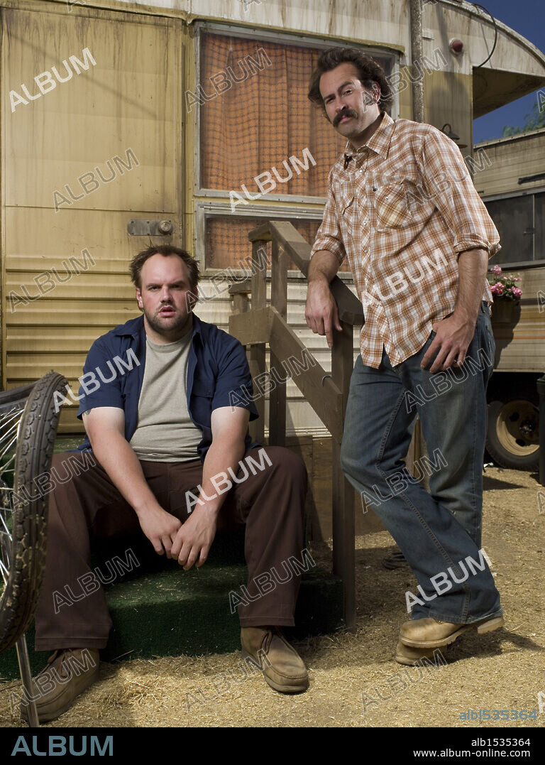 ETHAN SUPLEE and JASON LEE in MY NAME IS EARL, 2005, directed by CHRIS KOCH and MARC BUCKLAND. Copyright 20TH CENTURY FOX.