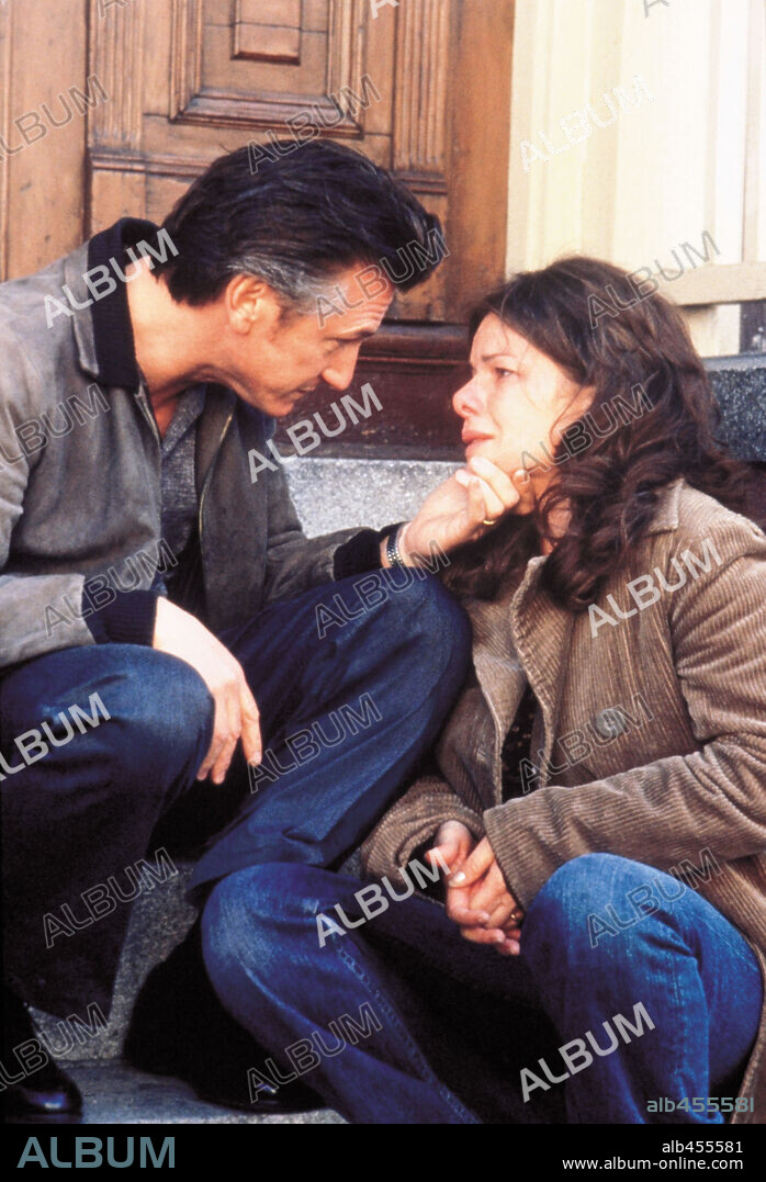 MARCIA GAY HARDEN and SEAN PENN in MYSTIC RIVER, 2003, directed by CLINT EASTWOOD. Copyright WARNER BROS. / WALLACE, MERIE W.