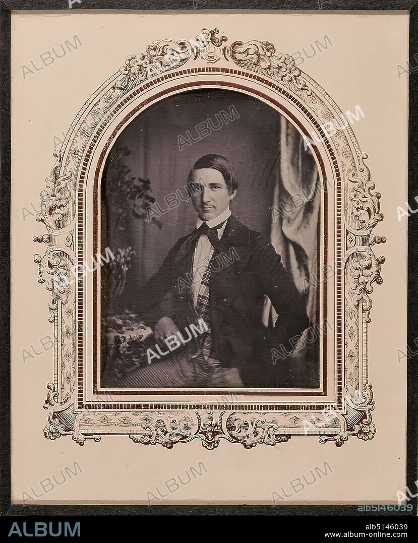 Carl Ferdinand Stelzner, Otto Arnemann, daguerreotype, picture size: height: 9,20 cm; width: 7,10 cm, label: verso: title, label Atelier Stelzner, portrait photography, half-length portrait, man, young man, youth, sitting figure.