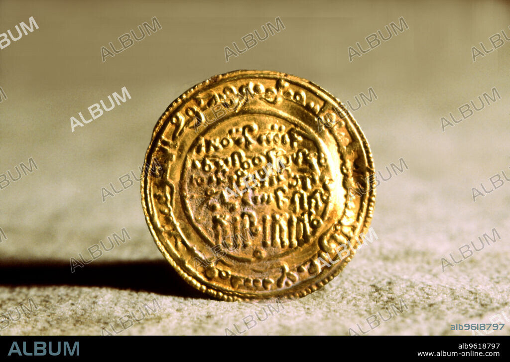 Andalusian gold dinar, also called 'Mancuso', used in Catalan counties during feudal times.