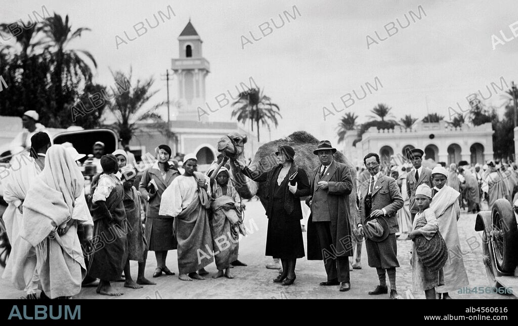 Africa. libya. tci trekkers in tripolitania. 1931.