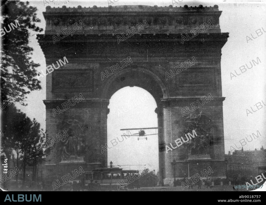 Charles Godefroy piloting a Nieuport 11 Bébé under the Arch of the through the Arc de Triomphe, Paris. 7th August 1919.