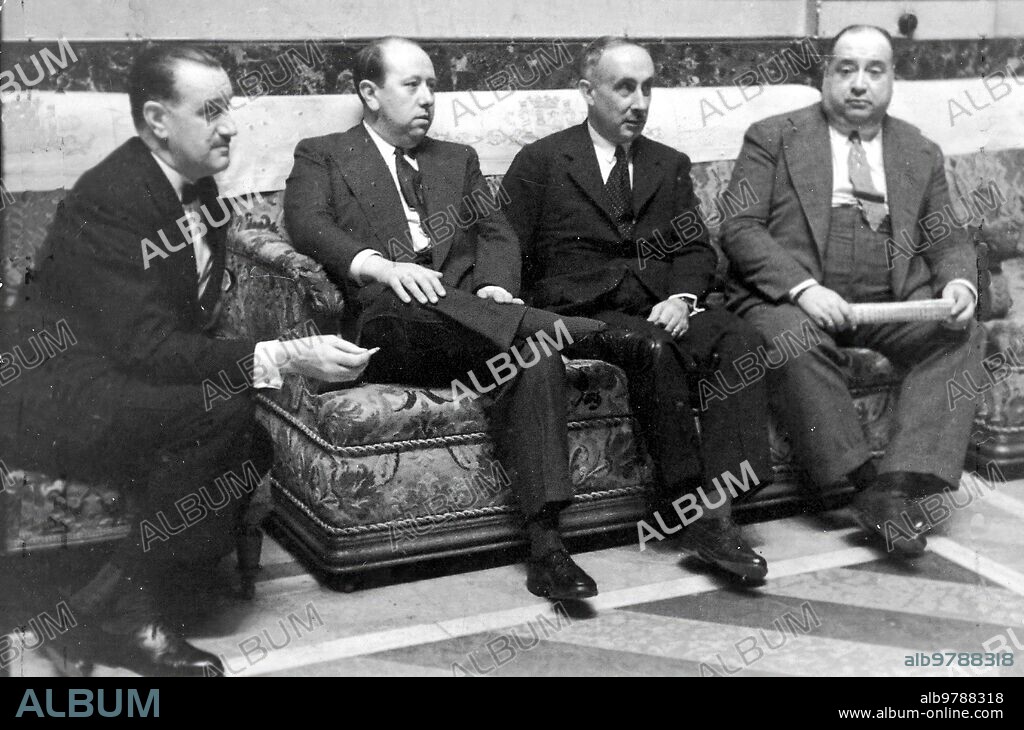 Estos son los cuatro oradores que, desde el Parlamento, el 15 de julio de 1936, responsabilizaron al Gobierno de la República de la muerte de Calvo Sotelo. De izquierda a derecha: don Fernando Suarez de Tangil conde de Vallellano, don José María Gil Robles, don Juan Ventosa Calvell y don José María Cid. Eran los jefes de las minorías de derechas en el Parlamento.
