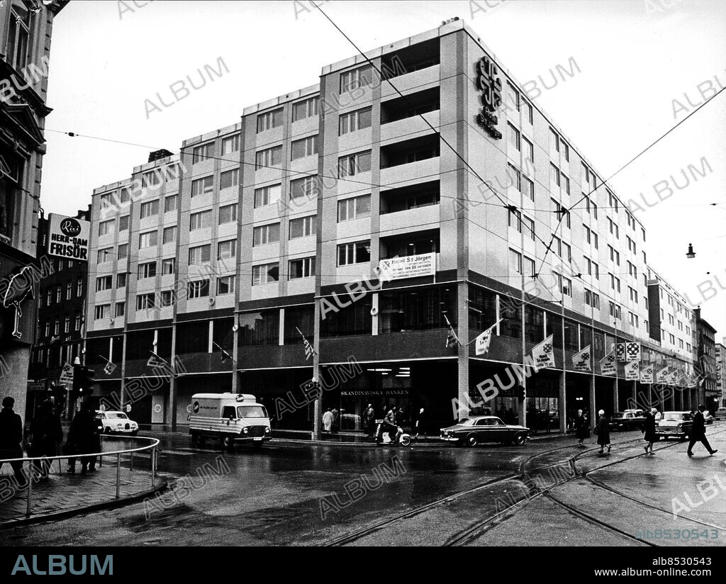 S:t Jörgens-hörnan hotell restaurang S:t Jörgen i korsningen Södergatan - Stora Nygatan vid Gustav Adolfs Torg i Malmö, 1964. Foto: Berne Lundkvist / Sydsvenskan Bild / IBL Bildbyrå.