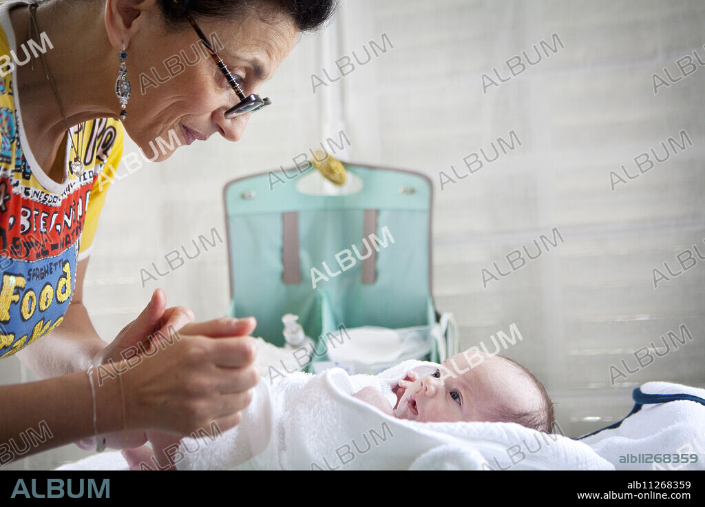 Reportage alongside Sonia Rochel, a pediatric nursing assistant in Paris, France, who has developed a unique approach to bathing : "Thalasso Baby Bath" (TBB). After the bath, Sonia massages Gabriel who is 1 month old.