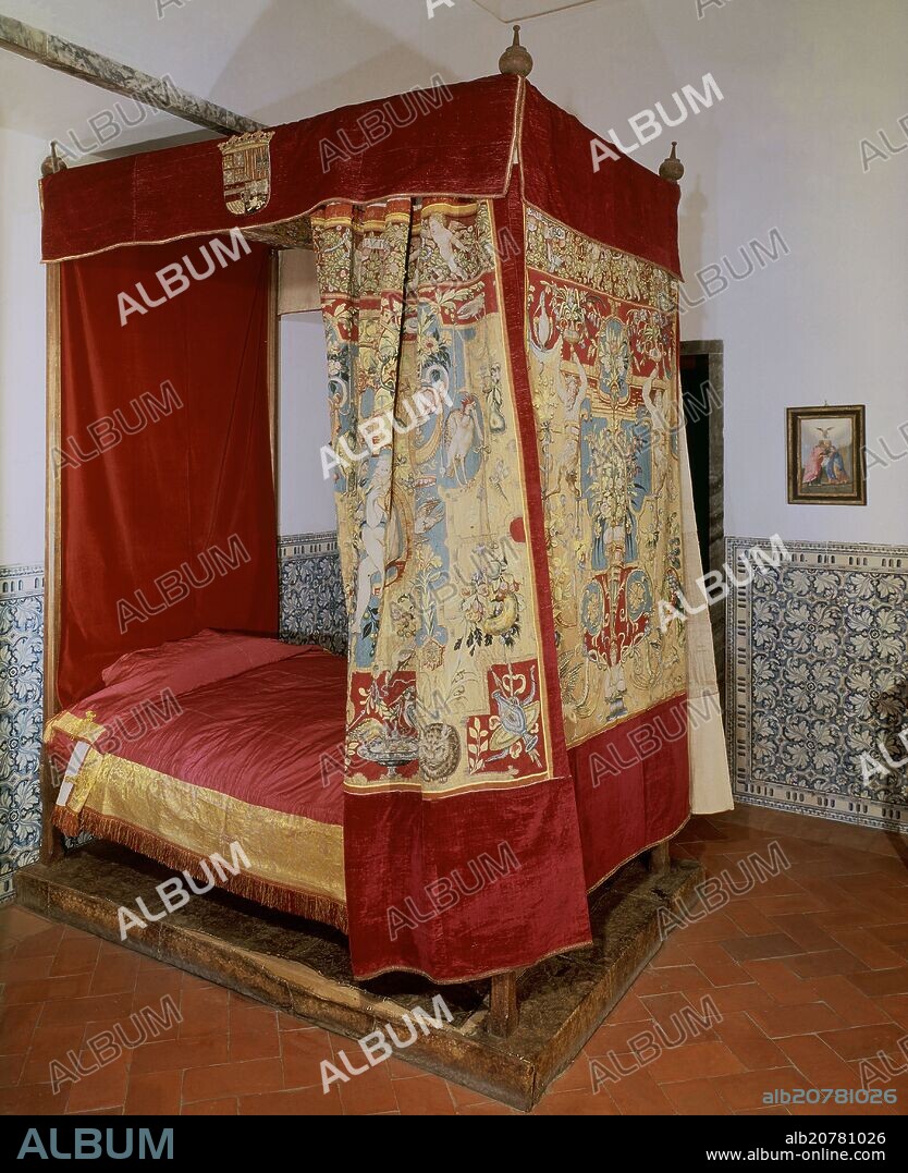 CAMA DE FELIPE II EN LAS HABITACIONES DEL REY EN EL MONASTERIO DEL ESCORIAL - SIGLO XVI.