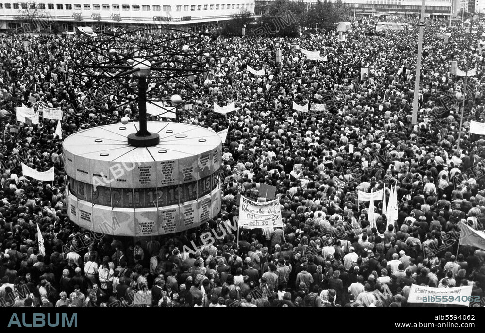 Berlin (Germany) 4.11.1989. A protest demonstration in East Berlin organised by artists and intellectuals in the GDR. Rally in Berlin, Alexanderplatz. Photo.