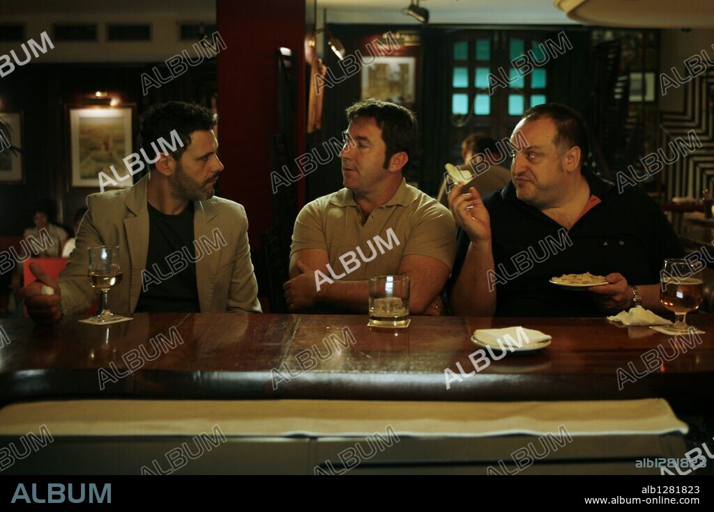 ANTONIO DE LA TORRE, FERNANDO ALBIZU y ROBERTO ENRIQUEZ en GORDOS, 2009, dirigida por DANIEL SANCHEZ AREVALO. Copyright FILMANOVA.