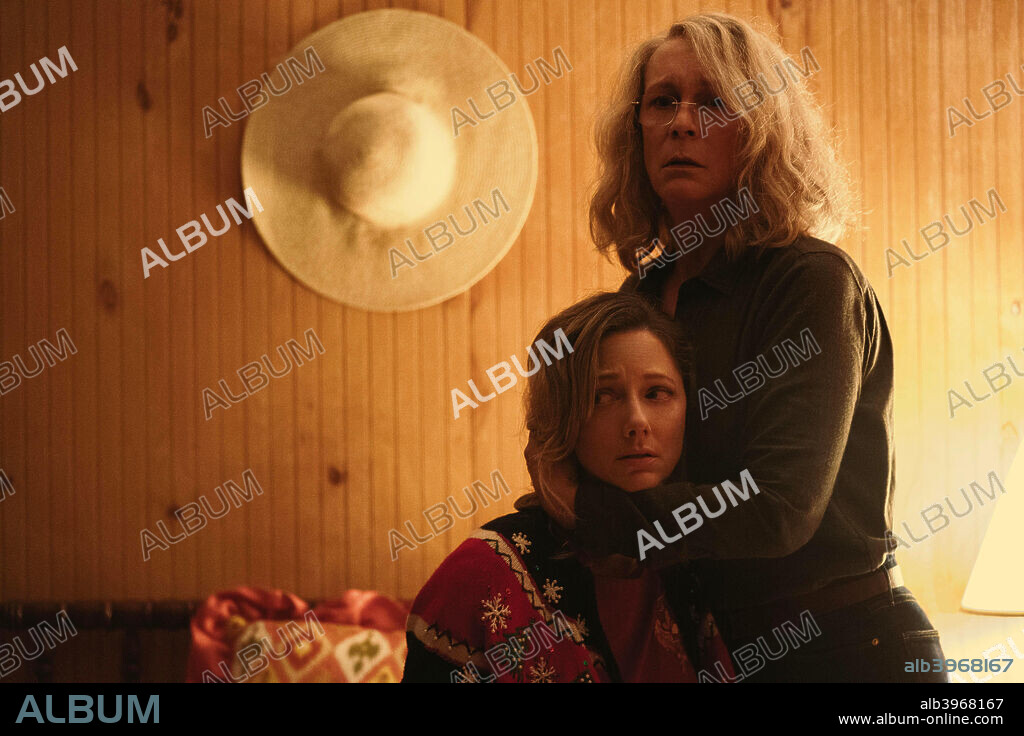 JAMIE LEE CURTIS and JUDY GREER in HALLOWEEN, 2018, directed by DAVID GORDON GREEN. Copyright MIRAMAX.