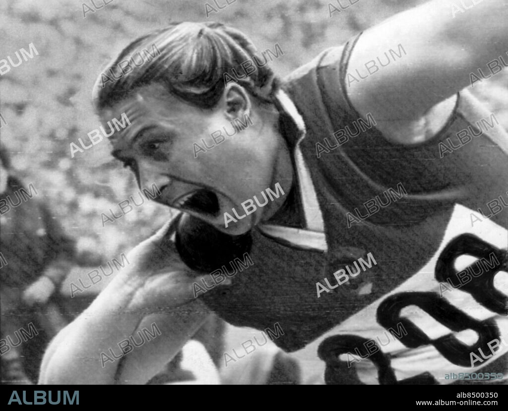 Tamara Press, stöter kula under sommar-OS i Tokyo 1964. Foto: UPI Code: 450. COPYRIGHT PRESSENS BILD.
