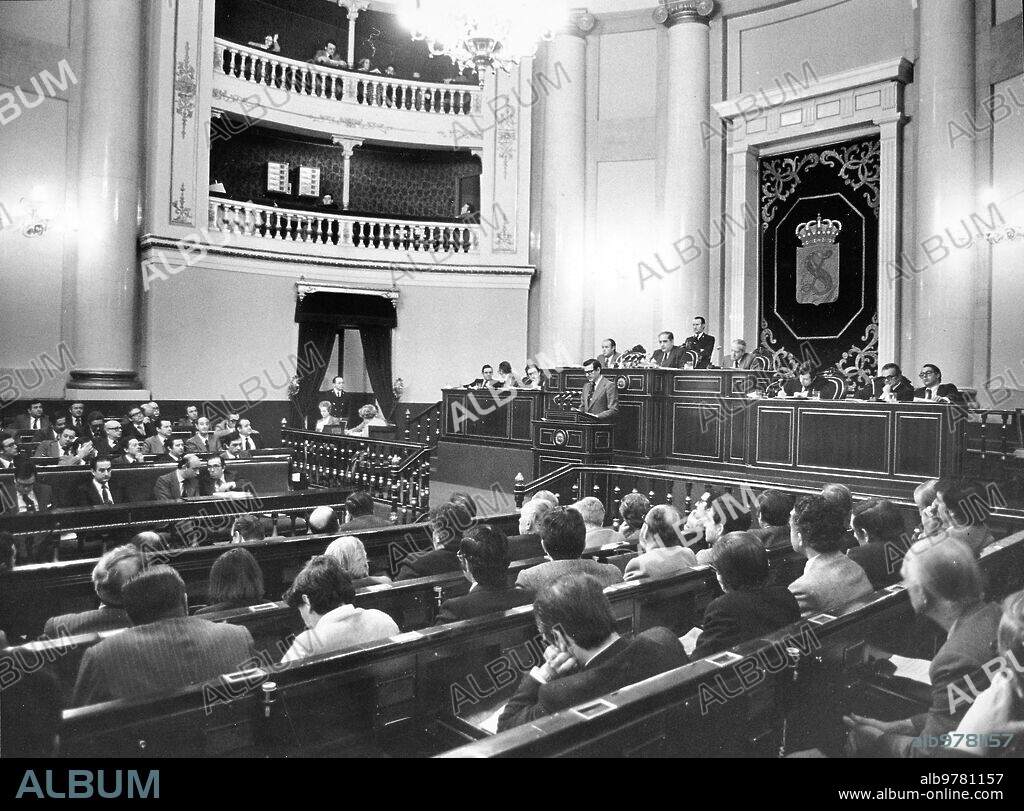 Madrid, 02/09/1978. The Minister of Health in the plenary session of the Senate. In the image, the intervention of the Minister of Health, Mr. Enrique Sánchez León, regarding the problem of drugs and alcoholism in our country.