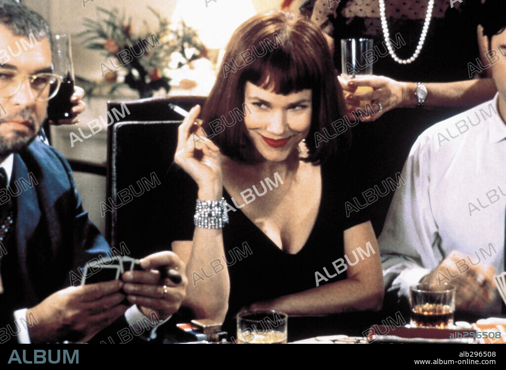 BARBARA HERSHEY en LA HIJA DE UN SOLDADO NUNCA LLORA, 1998 (A SOLDIER'S DAUGHTER NEVER CRIES), dirigida por JAMES IVORY. Copyright OCTOBER FILMS.
