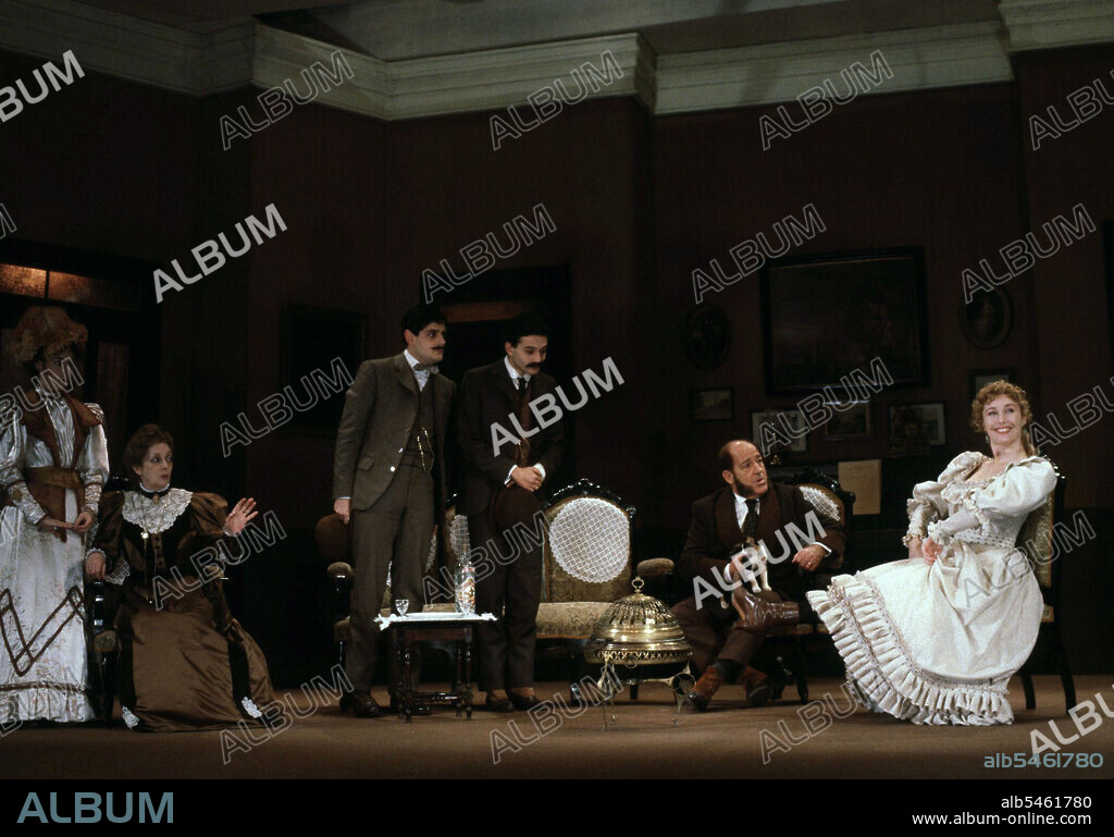 MIHURA , MIGUEL. ESCRITOR ESPAÑOL . MADRID 1905 - 1972. TEATRO." SUBLIME DECISION ". REPRESENTACION TEATRAL EN MADRID. DIRECCION , ANGEL GARCIA MORENO. ACTRIZ , VERONICA FORQUE.