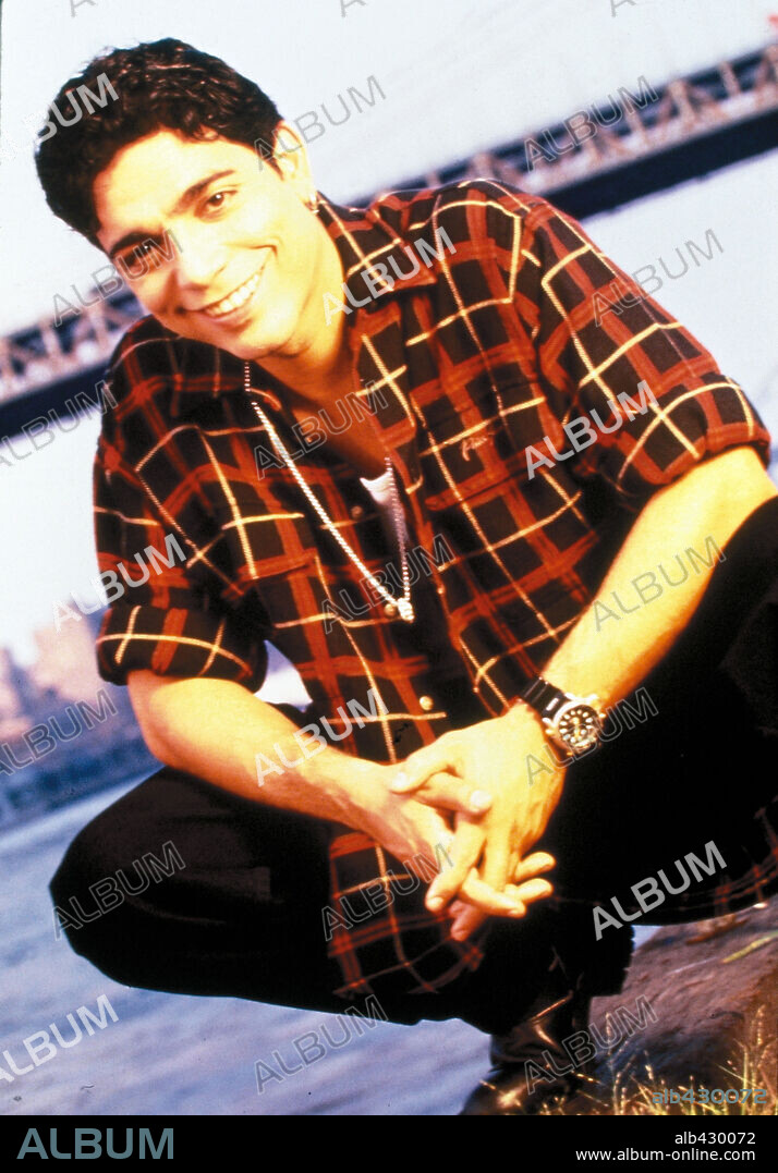 MICHAEL DE LORENZO in NEW YORK UNDERCOVER-TV, 1994. Copyright FOX/BROADCASTING CO.