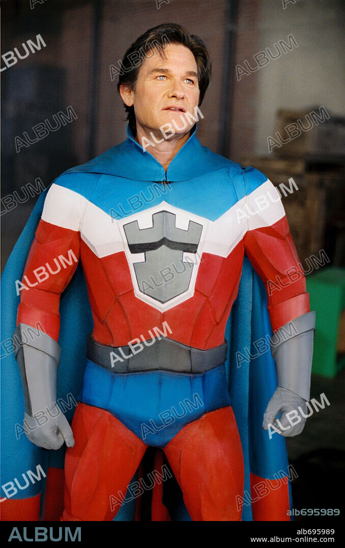 KURT RUSSELL en SKY HIGH. UNA ESCUELA DE ALTOS VUELOS, 2005 (SKY HIGH), dirigida por MIKE MITCHELL. Copyright DISNEY ENTERPRISES / EMERSON, SAM.